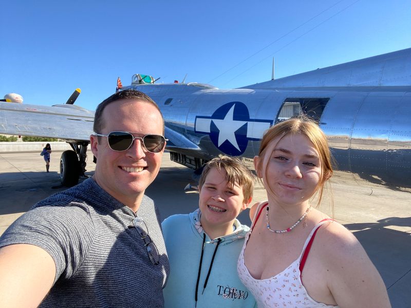 Andrew & the Kids Looking at Planes